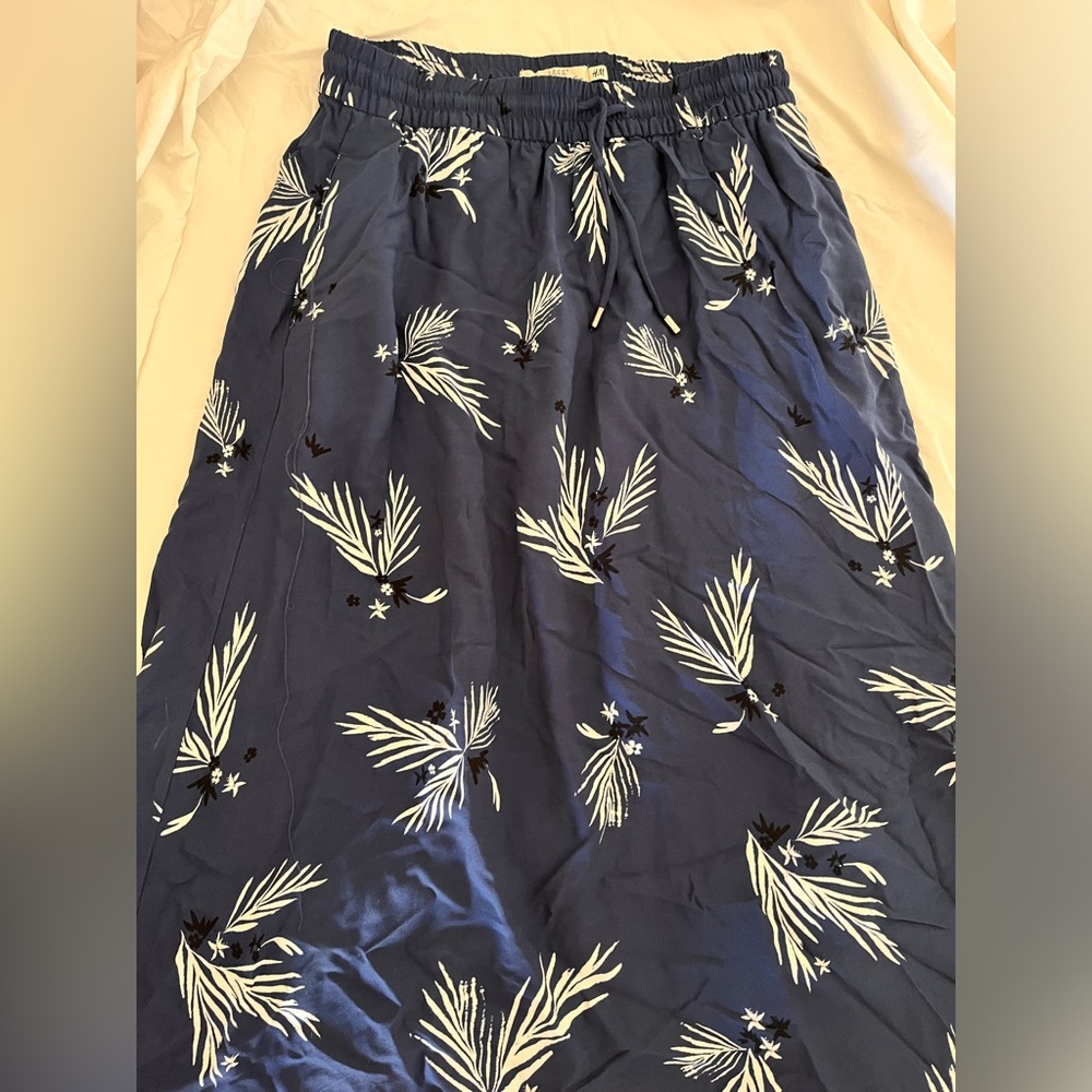 H&M Blue Midi Skirt with White Floral Design